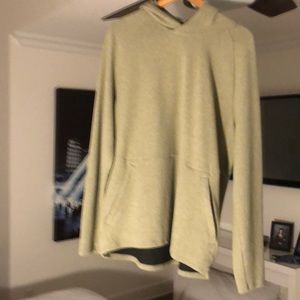 Pale green lined XL lululemon mens hoodie. EUC